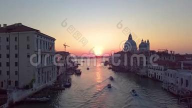 鸟瞰威尼斯.. 日出时拍摄的风景视频..